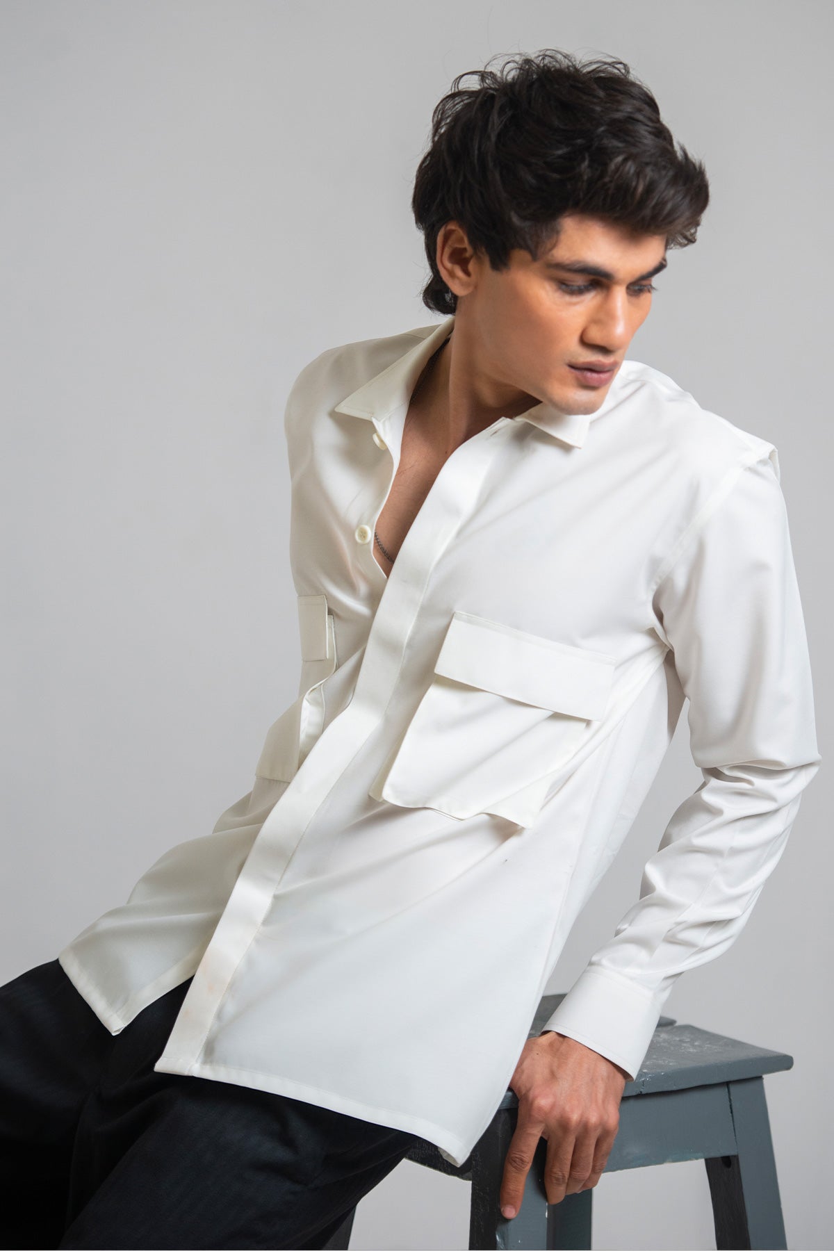 The Basics Modern Cut with Chest Pockets Shirt